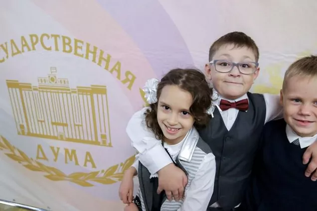 Госдума приняла закон о бесплатном горячем питании для учеников начальных классов