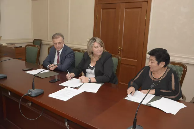 В Парламенте Карачаево-Черкесии прошло первое в VI созыве заседание Комиссия по контролю за достоверностью сведений о доходах, расходах, об имуществе и обязательствах имущественного характера