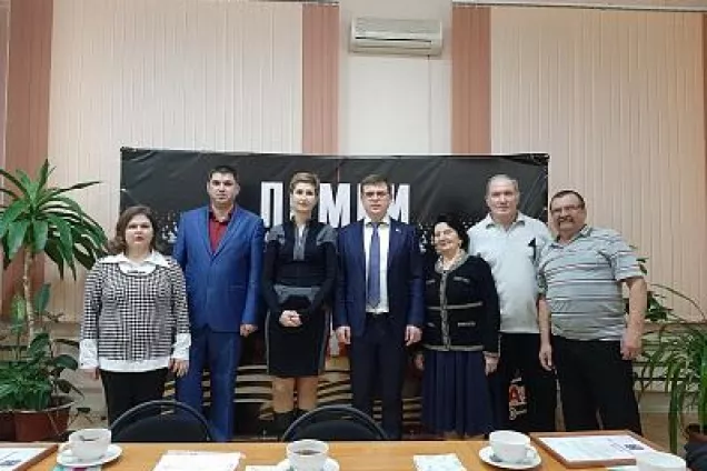 Борис Вальтер обсудил проекты по восстановлению памятников воинам-освободителям с волонтерами Батайска