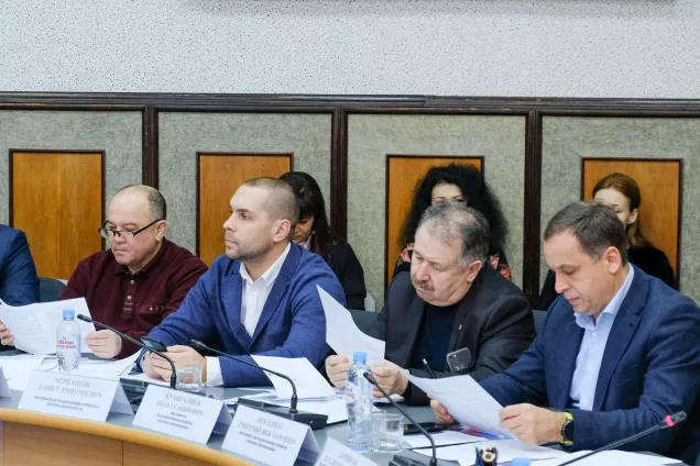 Парламентарии предлагают кандидатам в депутаты «брать» личными достижениями