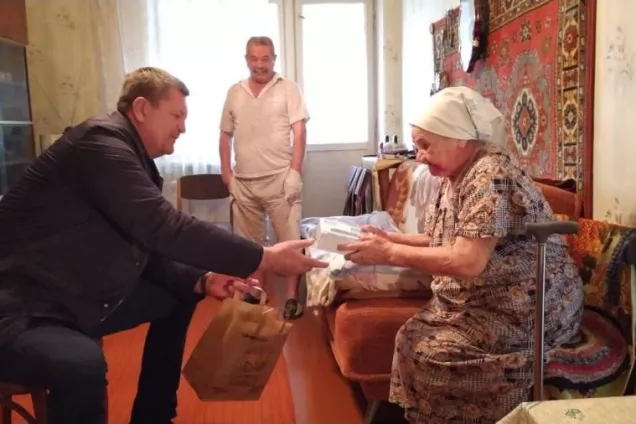 Вячеслав Камзолов продолжает помогать обманутым севастопольцам