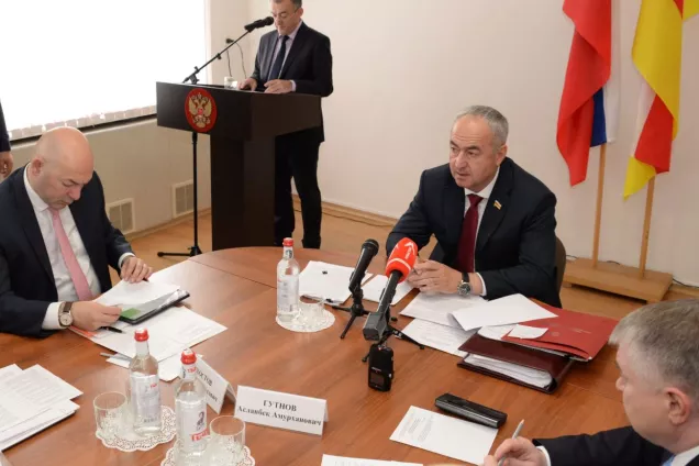 Таймураз Тускаев провел выездное заседание Совета Парламента РСО-Алания