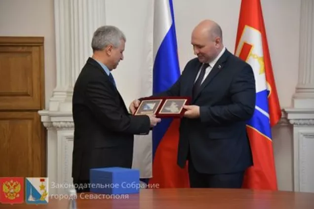 Аппараты Законодательных Собраний Севастополя и Запорожской области обменялись опытом