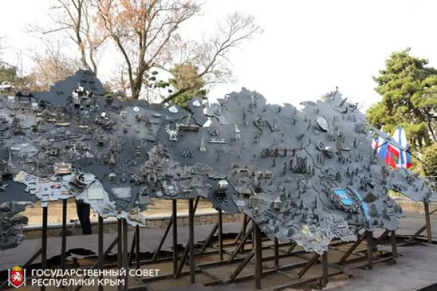 В Симферополе открыли новый арт-объект «Время Крыма»