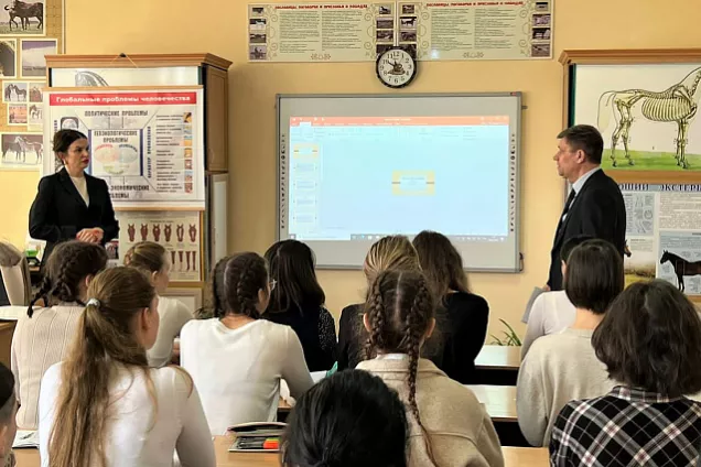 Кубанские депутаты продолжают изучение подготовки кадров в учебных учреждениях края среднего звена