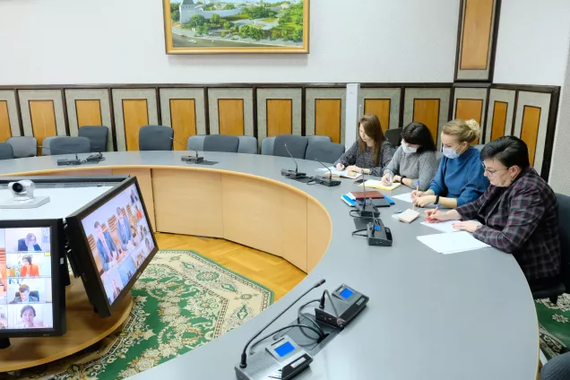 Парламентарии Астрахани приняли участие в обсуждении перехода к круглосуточному предоставлению госуслуг