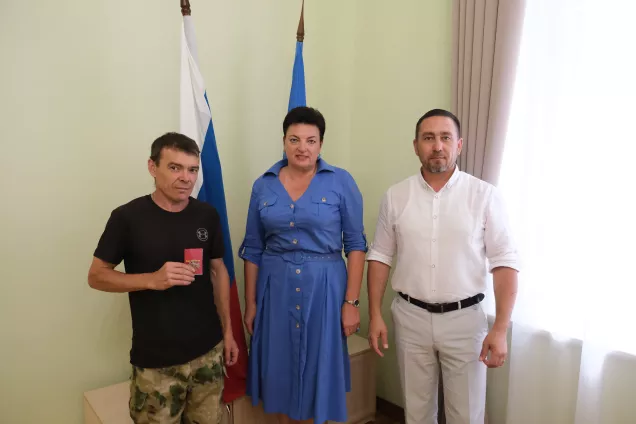 Астраханские депутаты встретились  с участником СВО