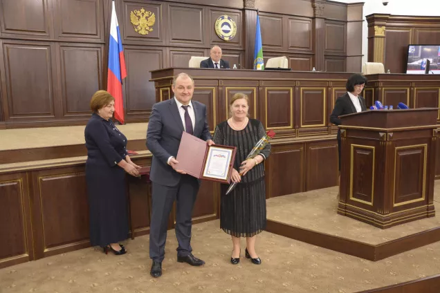 7 жителей республики отметили Почетными Грамотами Народного Собрания 