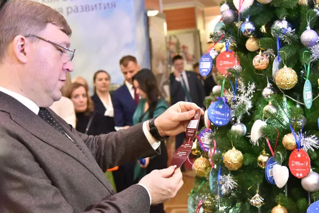 Депутаты Дона исполнят детские новогодние пожелания