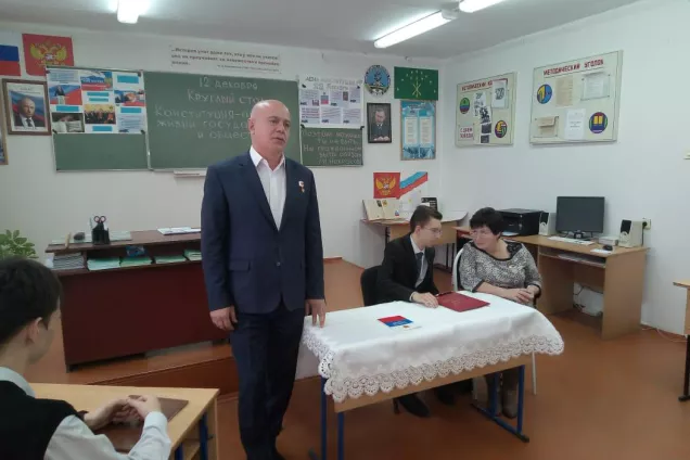 Круглый стол с участием депутата Э. Цеева