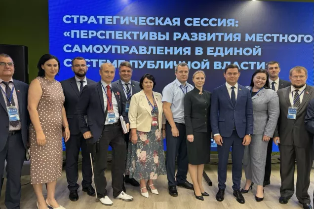 В Луганске, с участием донских депутатов, прошло обсуждение перспектив развития местного самоуправления