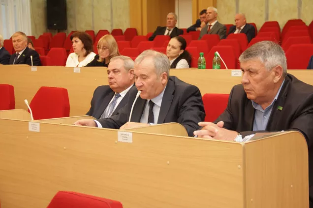 О порядке представления Главе Республики Адыгея декларативных сведений