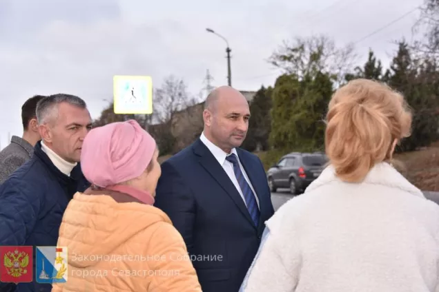 РАБОТА В ОКРУГЕ. Владимир Немцев помог решить проблему безопасного перехода дороги на улице Вакуленчука