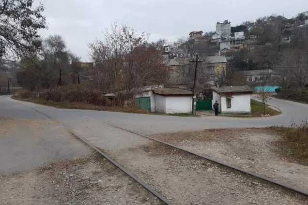 РАБОТА В ОКРУГЕ. Татьяна Щербакова взяла на контроль решение проблем жителей улиц Сапунская, Федюхина и Неровного тупика