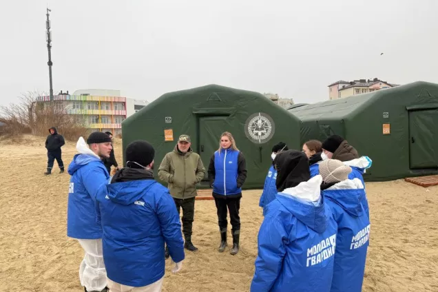 Донские депутаты доставили помощь волонтерам, ликвидирующим последствия выброса нефтепродуктов на Кубани