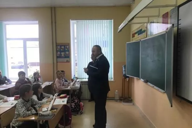 Депутат фракции «Единая Россия» Армен Мартоян в Черноморском обсудил выполнение основных программ по развитию поселка