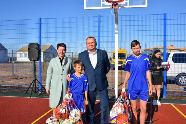 Игорь Мартынов открыл первую спортивную площадку в селе Чапаево