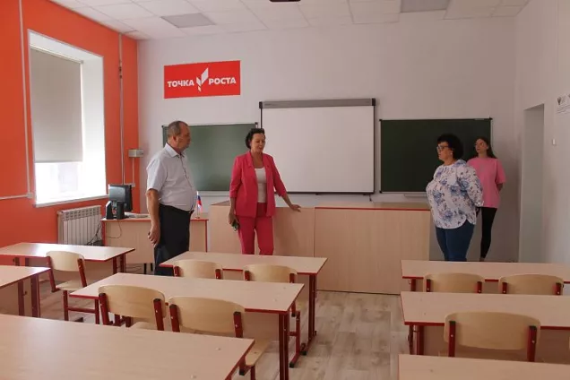 Парламентарии Волгограда держат на контроле подготовку школ к новому учебному году