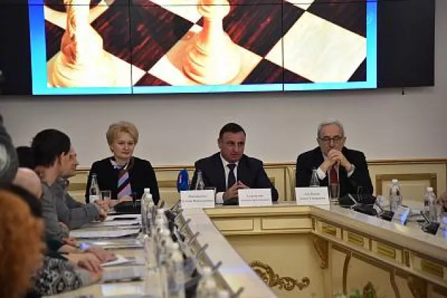 Арутюн Сурмалян поддержал шахматный всеобуч в Ростовской области