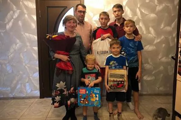 Сергей Замиховский и Ашот Хбликян поздравили жительниц Октябрьского района Ростова-на-Дону с Днем матери