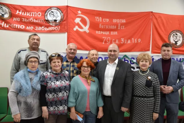 Севастопольские парламентарии поздравили общественную организацию «Дети войны Севастополя» с наступающим новым годом