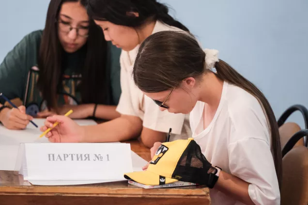 Молодежный парламент Думы Астраханской области провел деловую игру «Твой выбор»