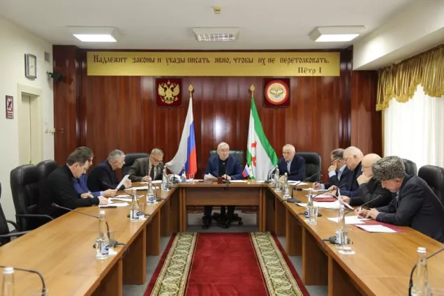 В Малом зале Парламента прошло заседание фракции партии «Единая Россия» в Народном Собрании Республики Ингушетия под председательством руководителя фракции Магомета Тумгоева