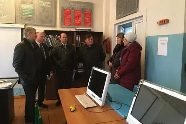 При посещении Дячкинской школы Сергей Ковалев поднял вопросы ремонта и обеспечения школьников горячим питанием