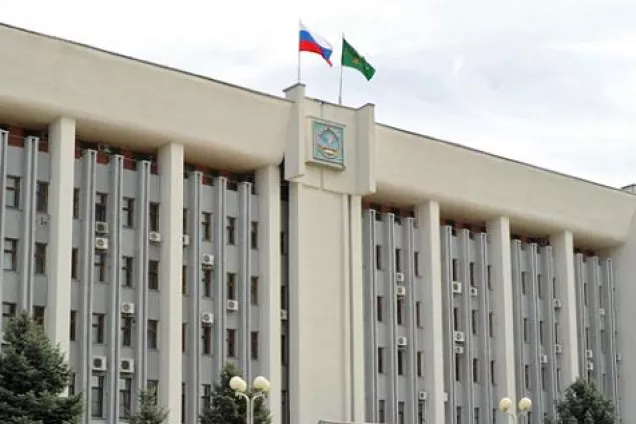 Парламентарии Адыгеи приняли участие в митинге, посвященном отправке военнослужащих 3 гаубичного артиллерийского дивизиона