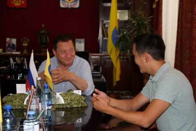 А. Козачко провел встречу с новым депутатом парламента Калмыкии