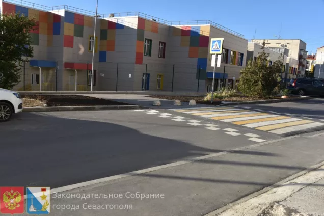 Депутат-Избиратель. Севастополь.Возле детского сада «Акварель» закончили ремонтировать дорогу