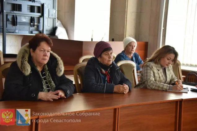 Проблемы, связанные с переселением горожан из аварийного жилья, обсудили на заседании комитета по городскому хозяйству