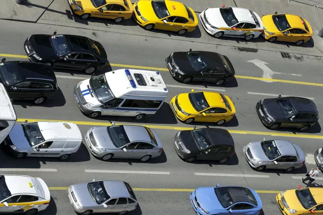 Принят законопроект о локализации автомобилей, используемых в такси