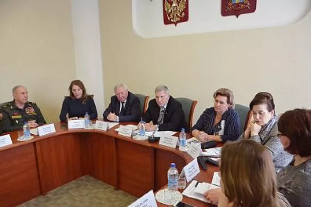 Меры социальной поддержки незащищенным категориям граждан обсудили в донском парламенте