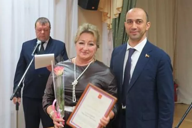 Михаил Сапрыкин поздравил с 25-летним юбилеем Собрание депутатов Багаевского района