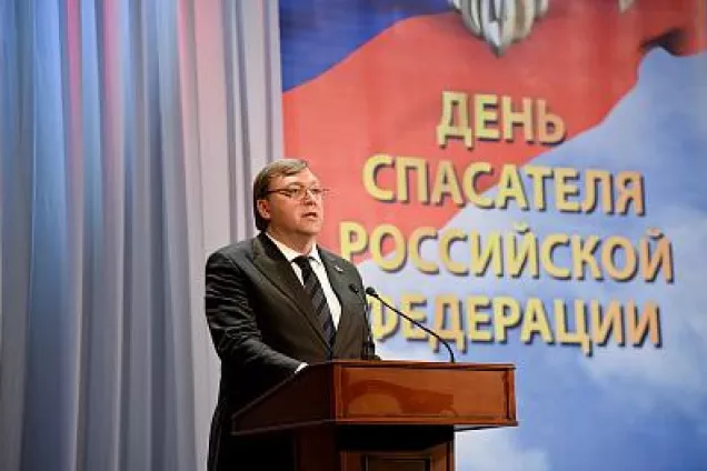 Александр Ищенко поздравил донских спасателей с профессиональным праздником