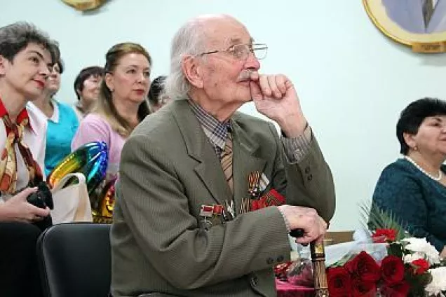 Серей Рожков поздравил узника фашистских концлагерей с юбилеем