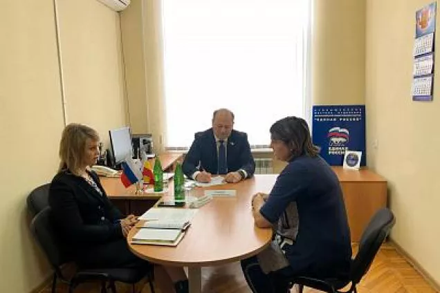 Александр Скрябин проинформировал депутатов Куйбышевского района о работе Законодательного Собрания