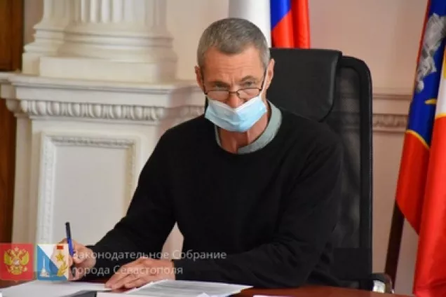 На заседании комитета по градостроительству  и земельным вопросам парламента Севастополя депутаты рассмотрели проекты законов