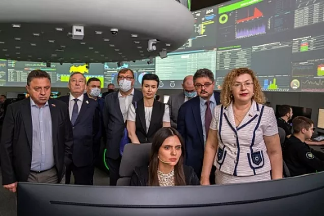 Депутаты Дона познакомились с работой Центра киберзащиты Сбербанка