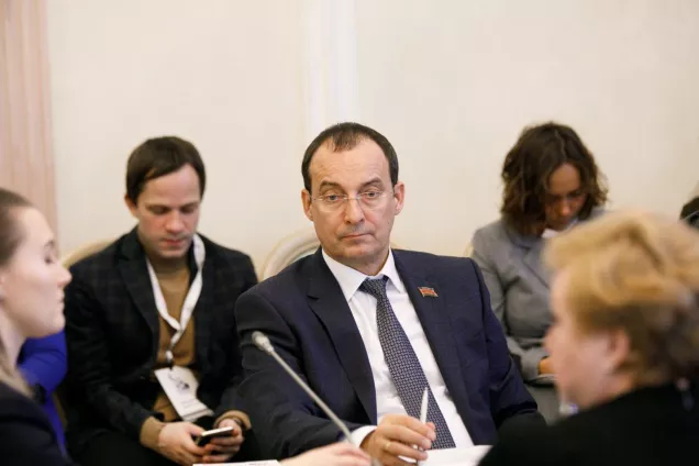 О включении в Конституцию национальных проектов и их реализации, как одного из ключевых приоритетов государственной политики.