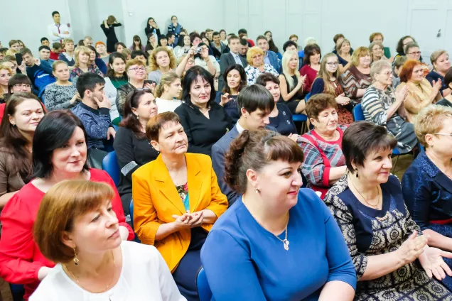 Дума Астраханской области предлагает ежемесячно оплачивать классное руководство кураторам колледжей и техникумов