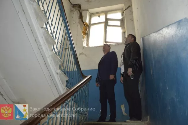 Вячеслав Камзолов взял на контроль решение проблем жителей аварийного дома