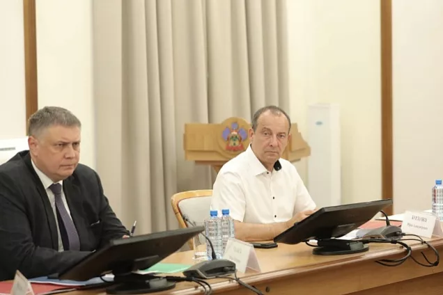Спикер ЗСК Юрий Бурлачко принял участие в обсуждении готовности к учебному году на Кубани