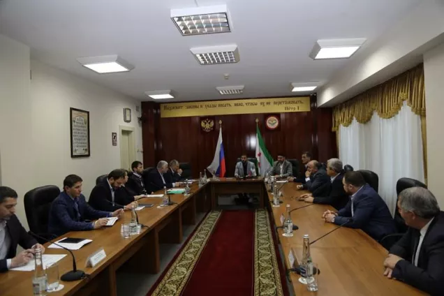 Депутаты рассмотрели актуальные вопросы деятельности ГКУ «СпецАТП при Правительстве РИ» и НТРК «Ингушетия». 