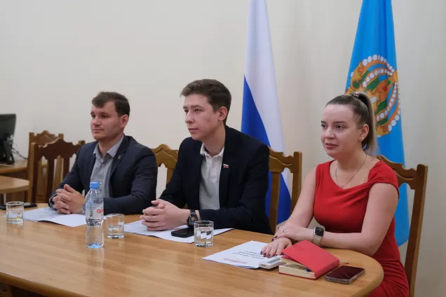 Молодые законодатели обсудили вопросы патриотического воспитания