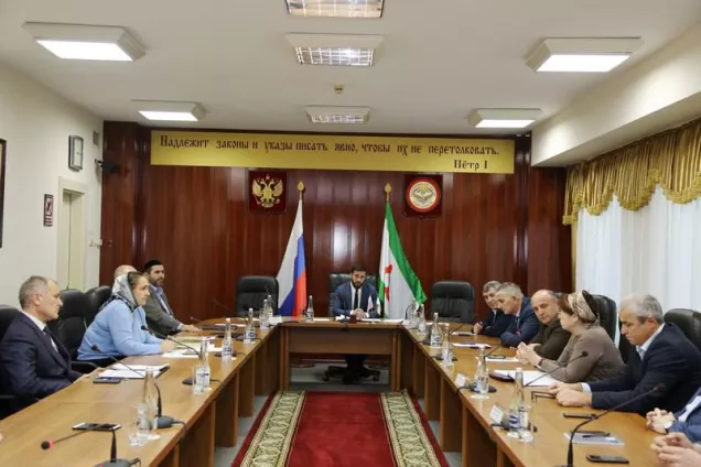 В Парламенте обсудили тему обеспечения школьников горячим питанием