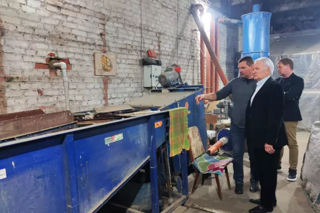 Александр Клыканов посетил одно из астраханских предприятий, занимающихся переработкой отходов