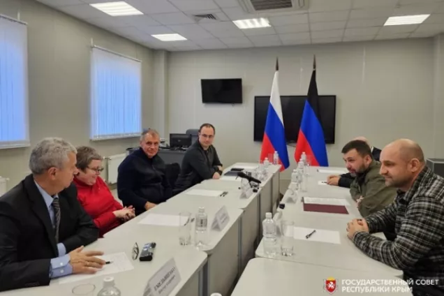 В Мариуполе председатель парламента Крыма провёл совещание по вопросам интеграции новых субъектов РФ