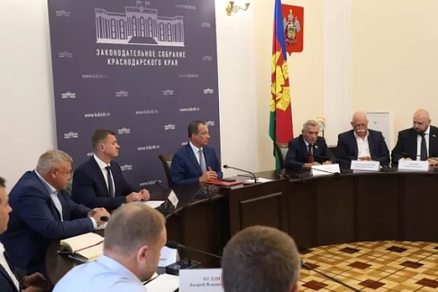 Кубанские депутаты обсудили  качество работы с обращениями граждан